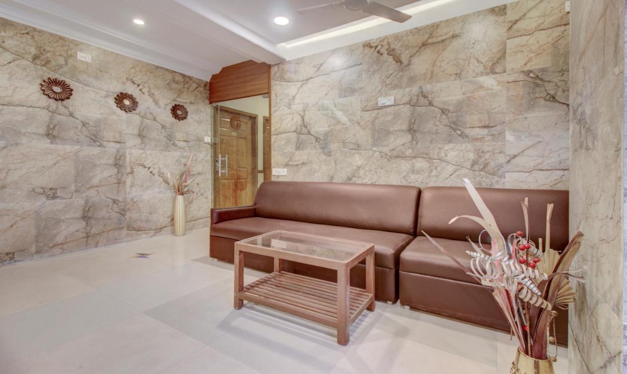 Treebo Cruz Royale Santacruz West Otel Mumbai Dış mekan fotoğraf