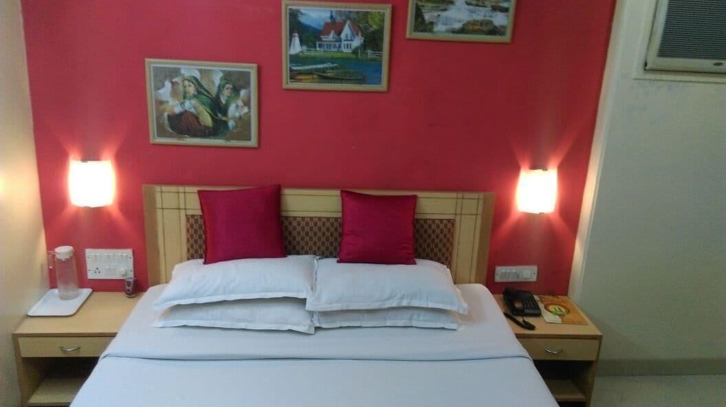 Treebo Cruz Royale Santacruz West Otel Mumbai Dış mekan fotoğraf
