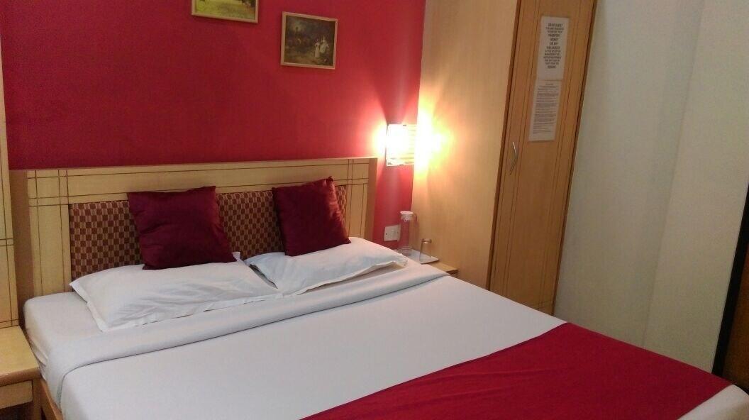 Treebo Cruz Royale Santacruz West Otel Mumbai Dış mekan fotoğraf