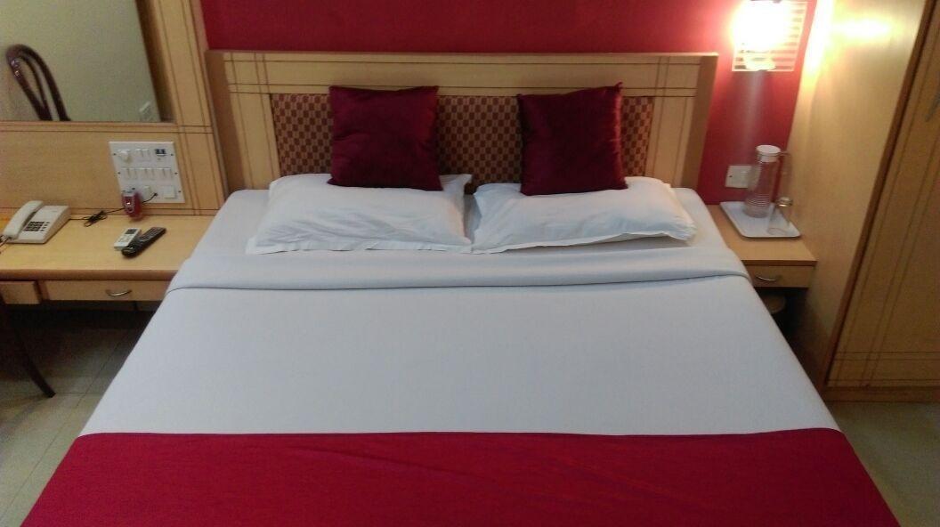 Treebo Cruz Royale Santacruz West Otel Mumbai Dış mekan fotoğraf