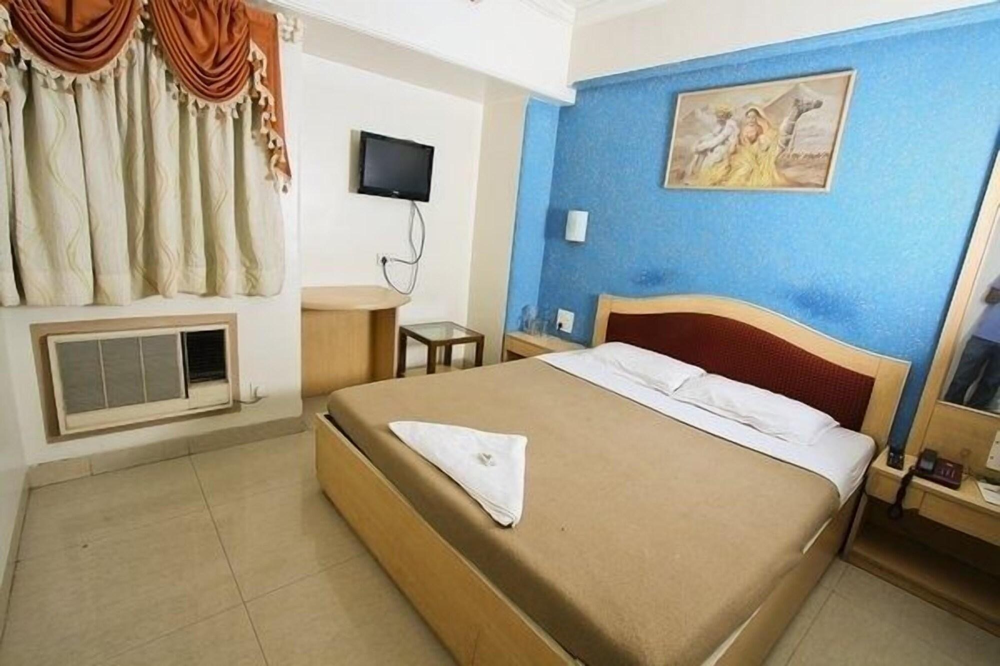 Treebo Cruz Royale Santacruz West Otel Mumbai Dış mekan fotoğraf