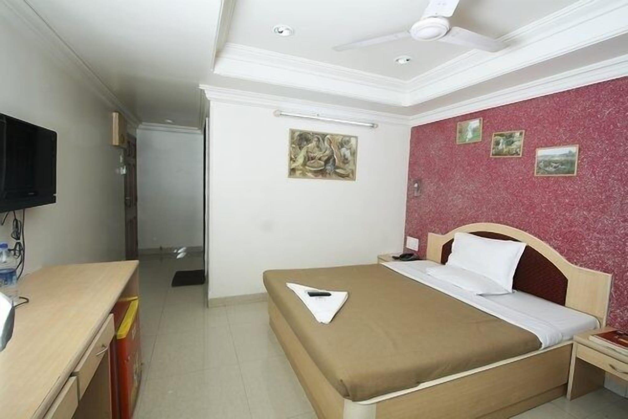 Treebo Cruz Royale Santacruz West Otel Mumbai Dış mekan fotoğraf